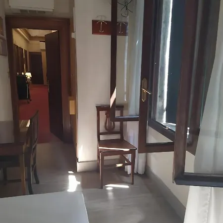 Fava Hotel 2*